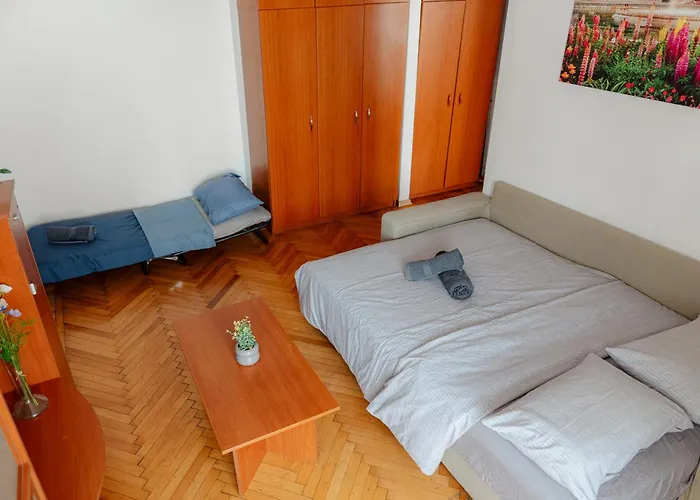 Old Town Apartment *