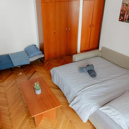 Old Town Apartment *