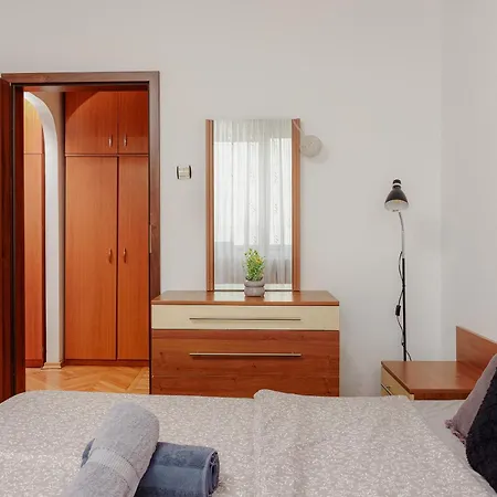 Old Town Apartment *